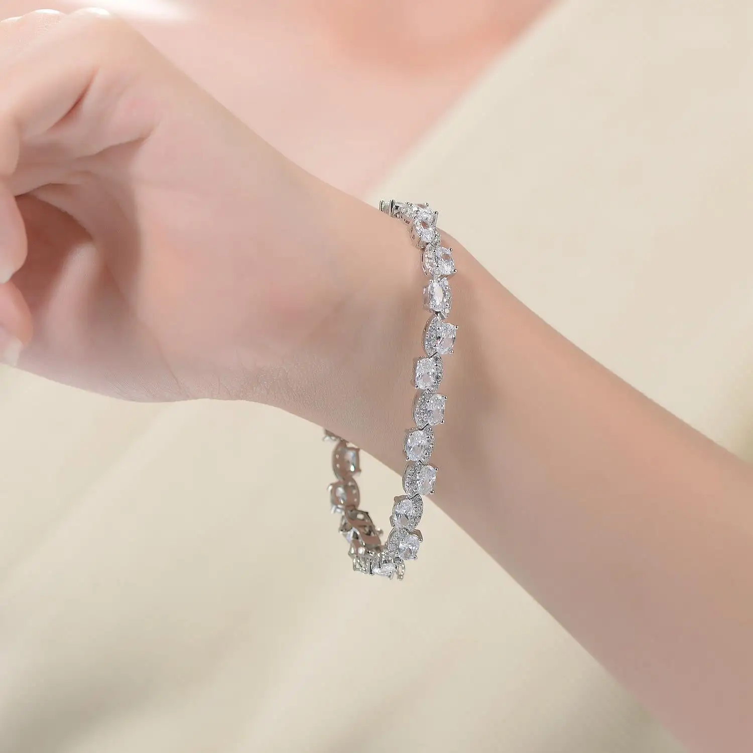 Genevive Clear Cubic Zirconia Tennis Bracelet 5 Genevive Clear Cubic Zirconia Tennis Bracelet - Image 3