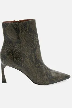 BCBGMAXAZRIA Pia Shootie -Jewelry Accessories eae8dbc8 8221 4cfd aee8 8e72976d3528