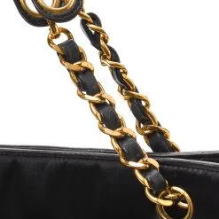 Chanel CC Logo Chain Tote Bag -Jewelry Accessories f2730805 4567 4ed7 ac0b 0bde3364a167 c38f5aff c387 4bc3 8759 82d39f97044a